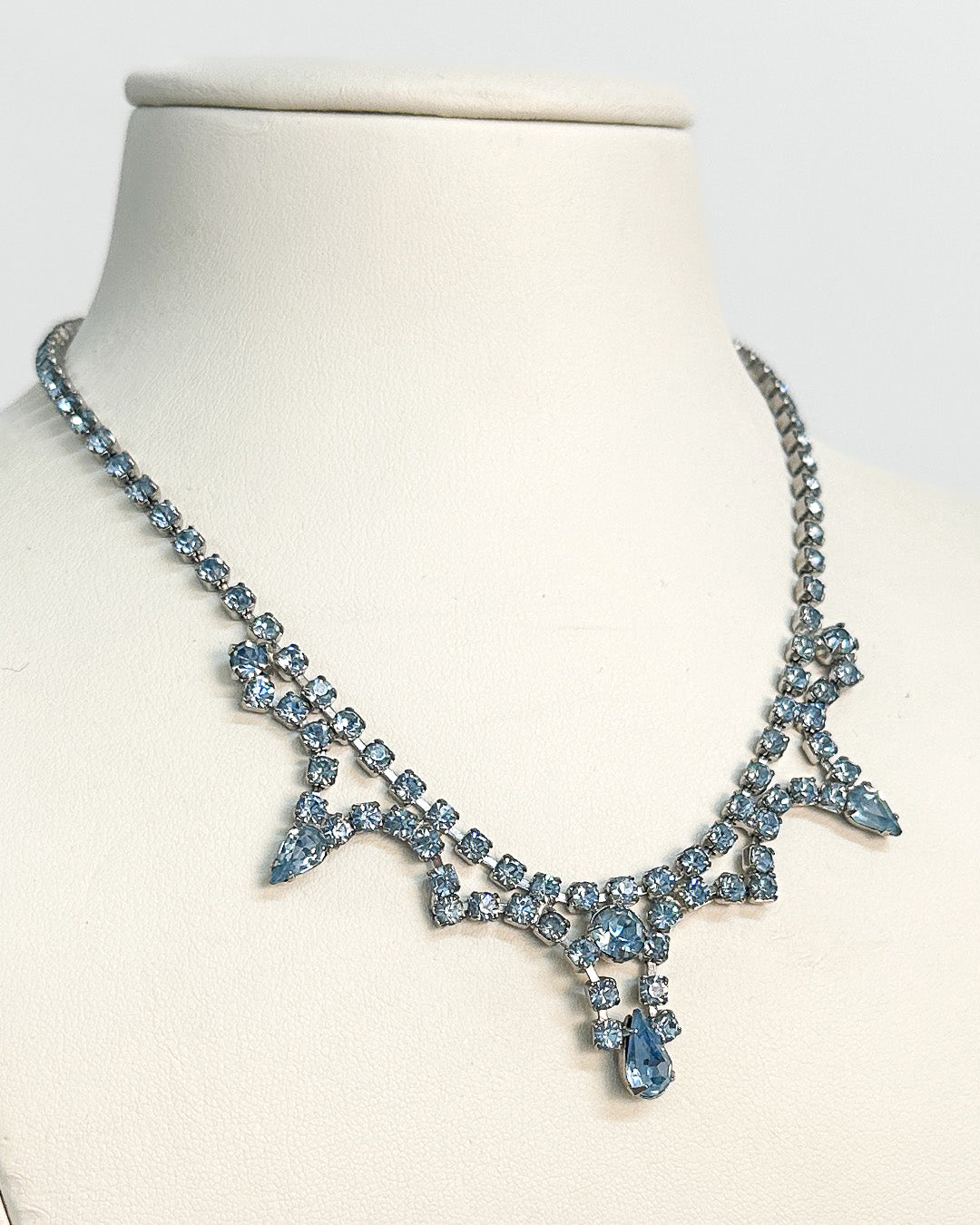 1940-50s Pale Blue Rhinestones Choker