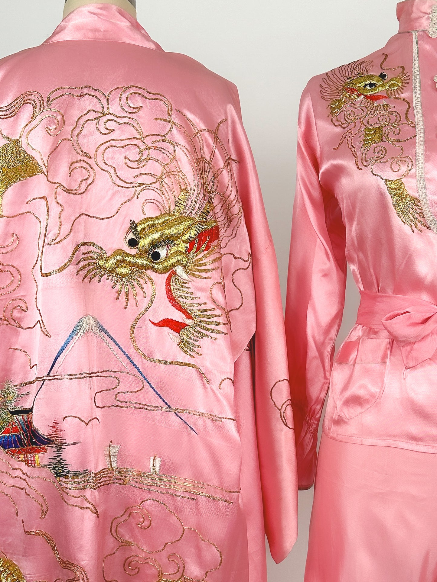 1940-50s Pink Matching Pajama Set with Embroidered Dragons / Waist 36