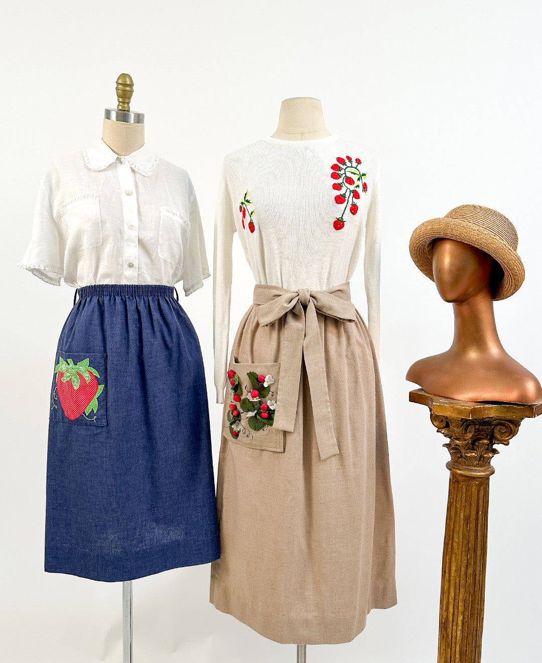 1960s Strawberry Skirt with Patch Pocket / Waist 26-36"