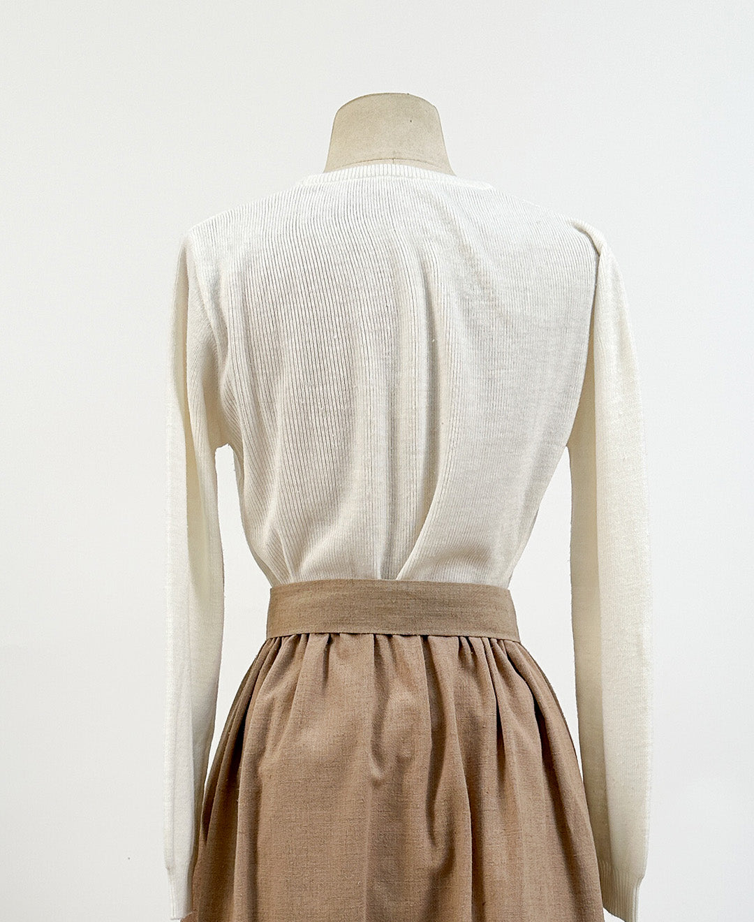 1960s Strawberry Sweater / Bust 36-40"