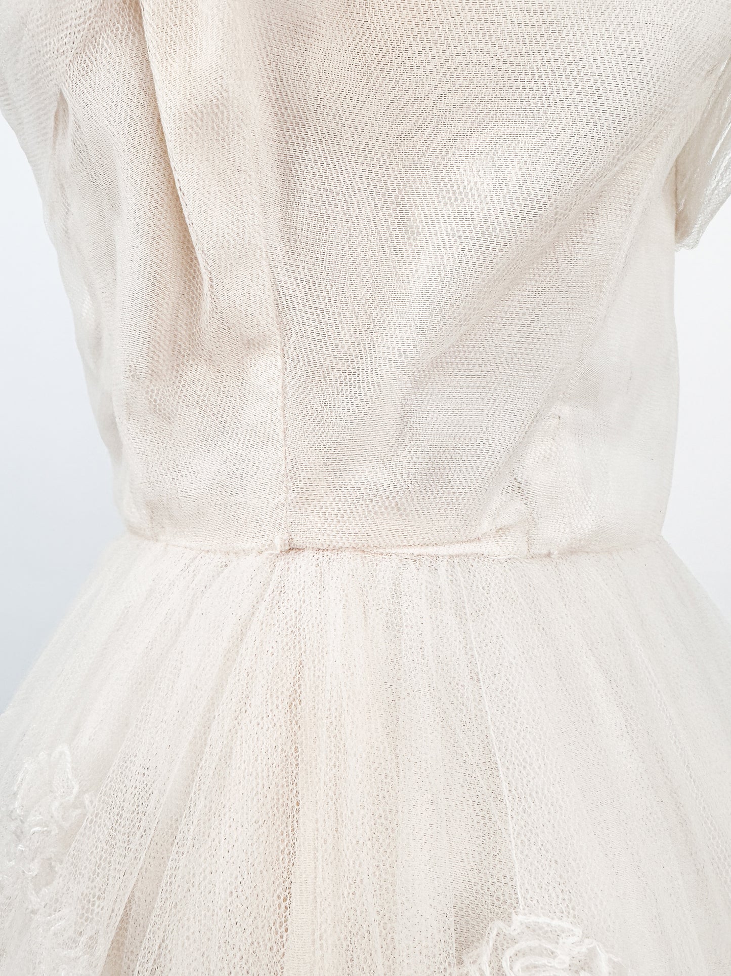 Dreamy 1950s Cloud White Tulle Gown / Waist 25