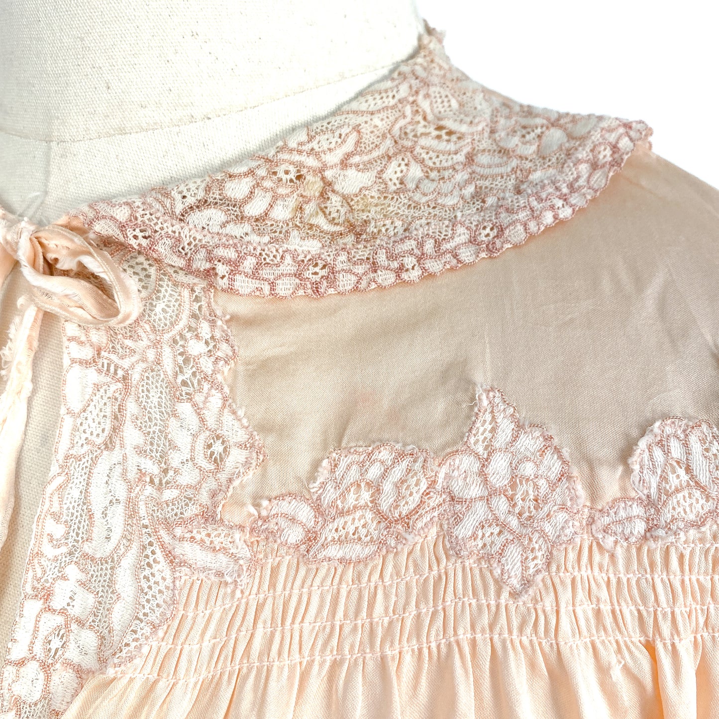 1930s Peach Silk Satin & Lace Puff Sleeve Bed Jacket / One Size