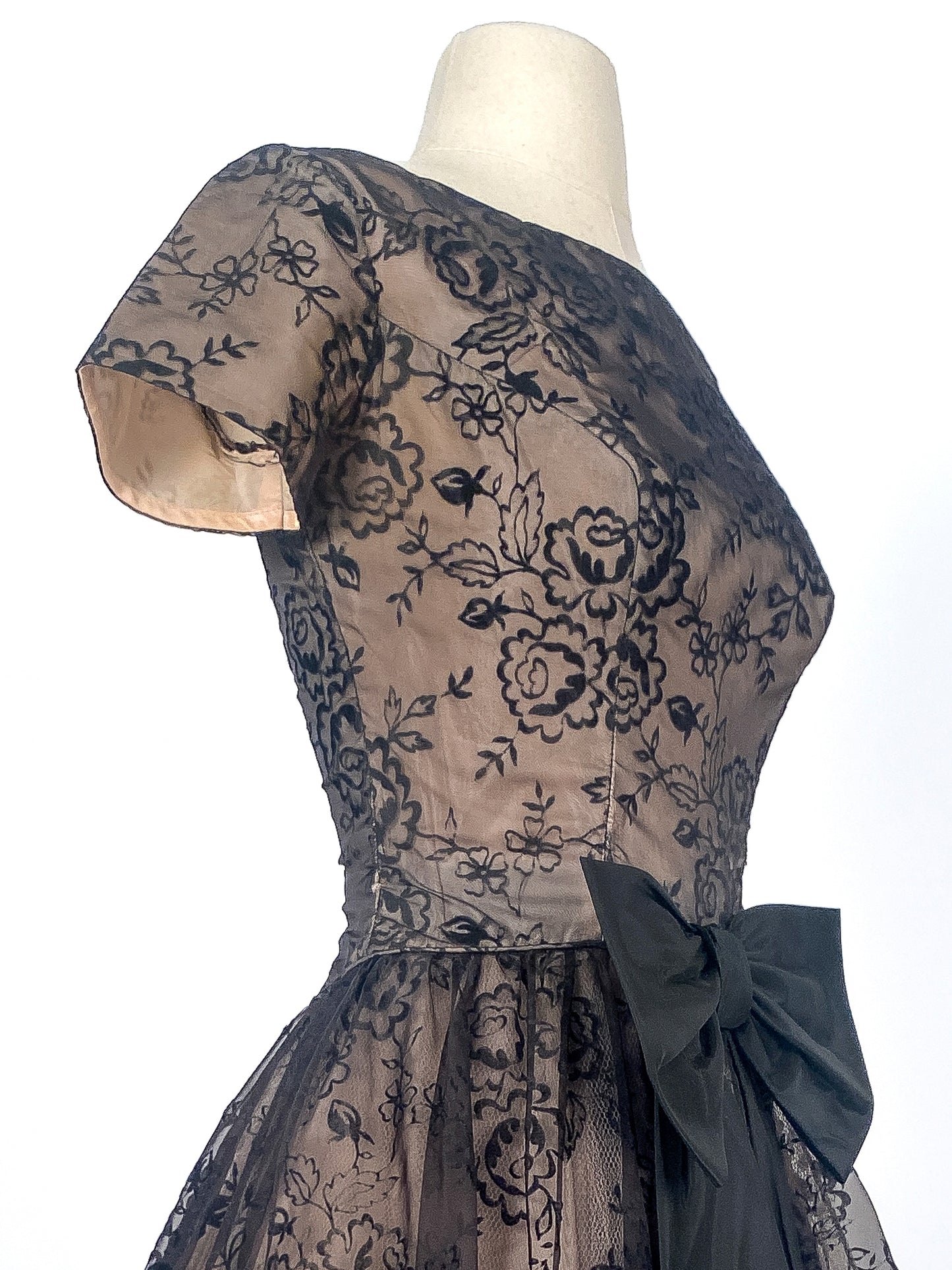 1950s Flocked Floral Party Dress with Satin Bow / Waist 26