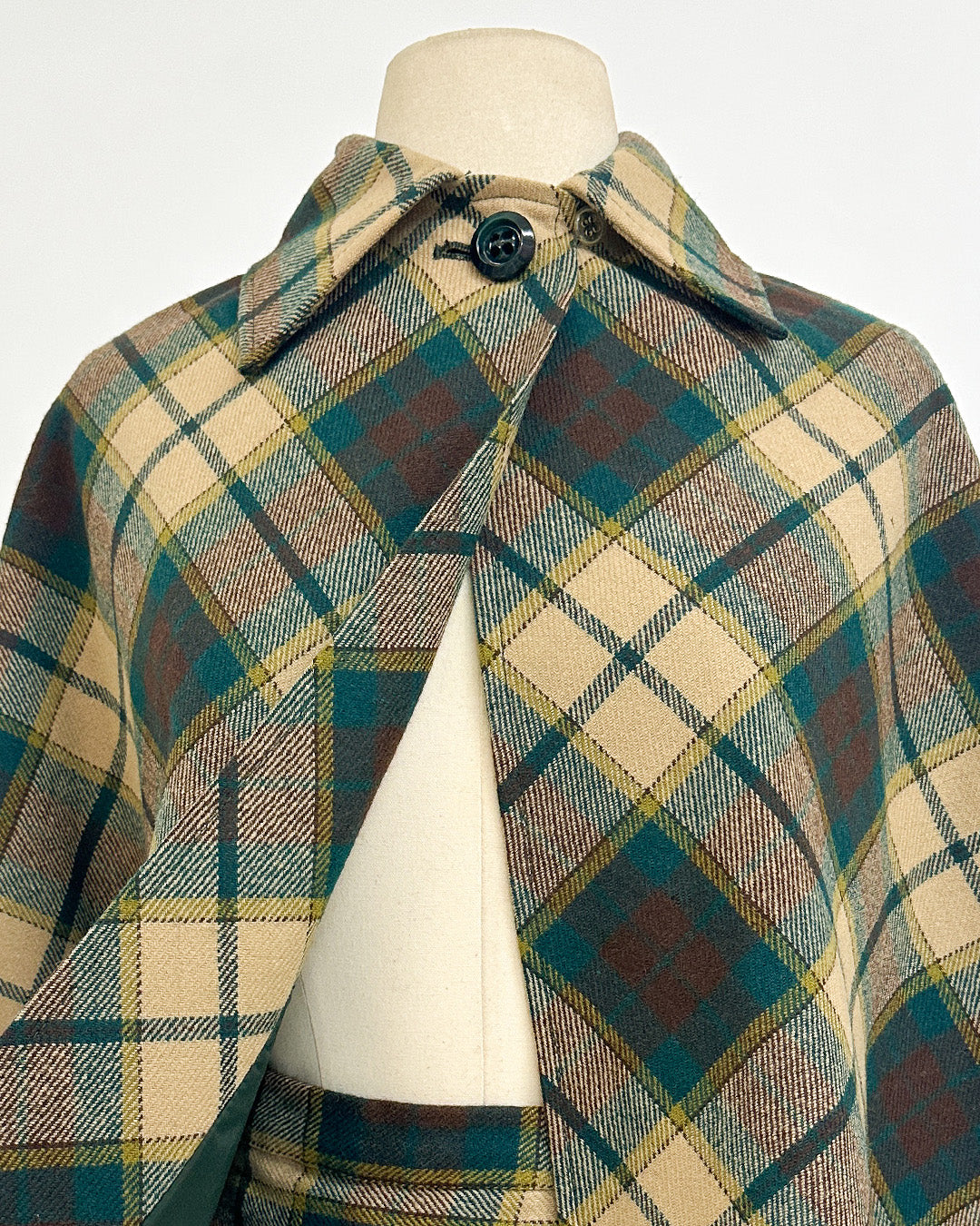 1960-70s 'The Central Park Highland' Skit and Cape Set