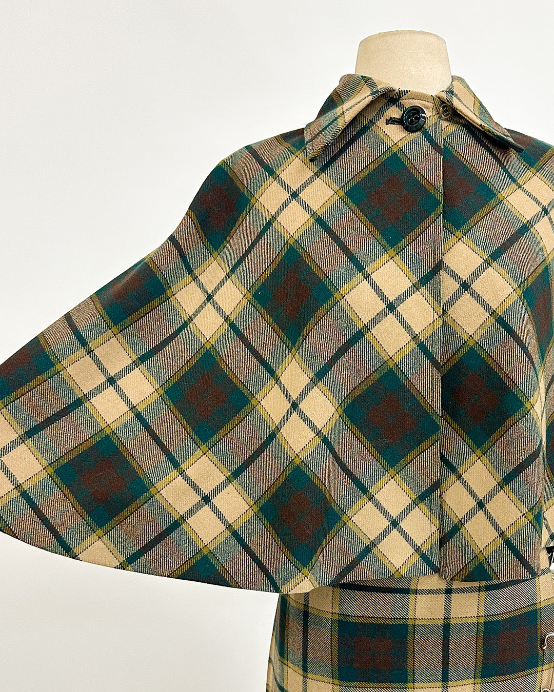 1960-70s 'The Central Park Highland' Skit and Cape Set