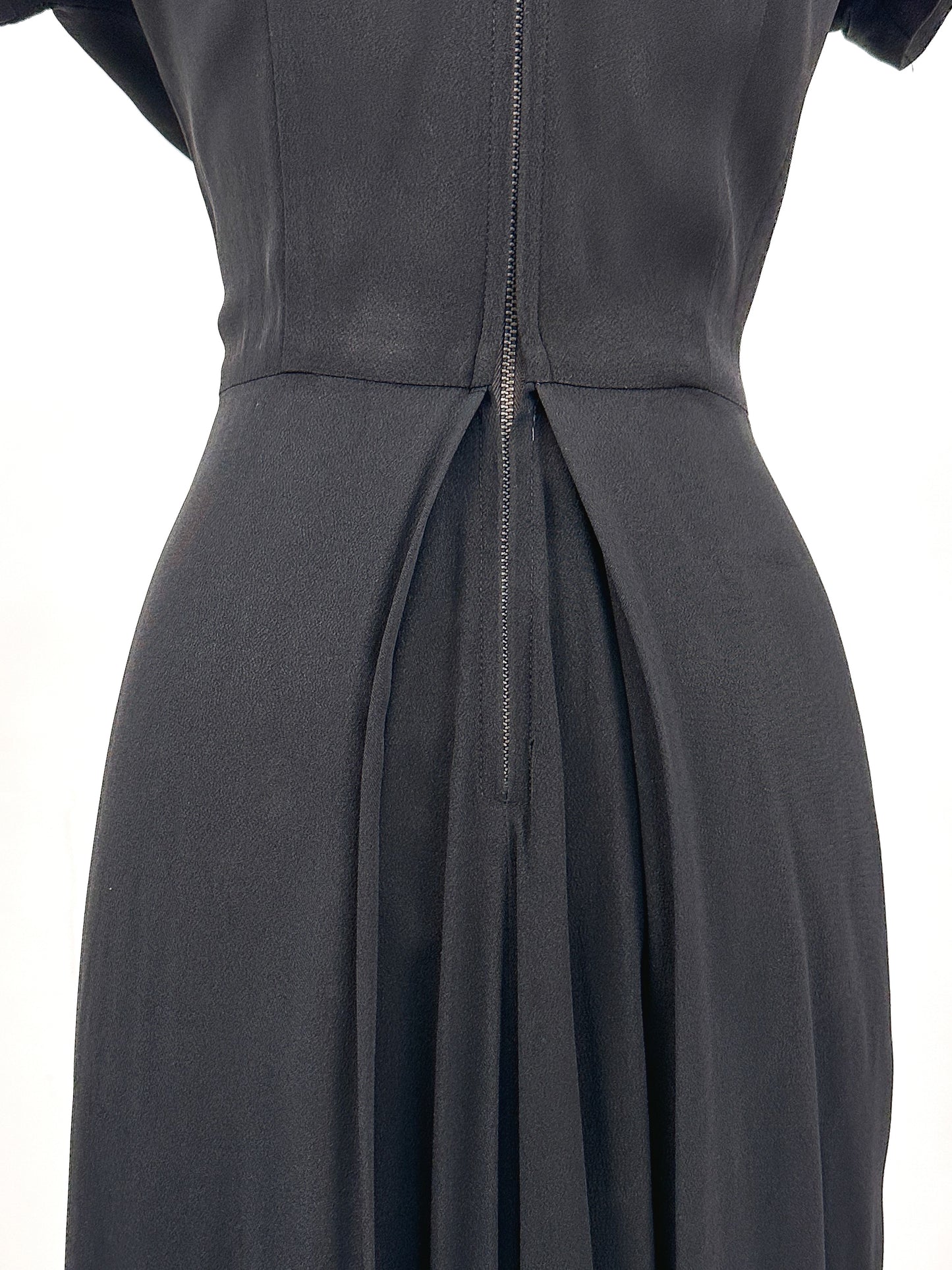 1940s Silky Crepe Rayon with Scalloped Collar and Pleated Skirt / Waist 28