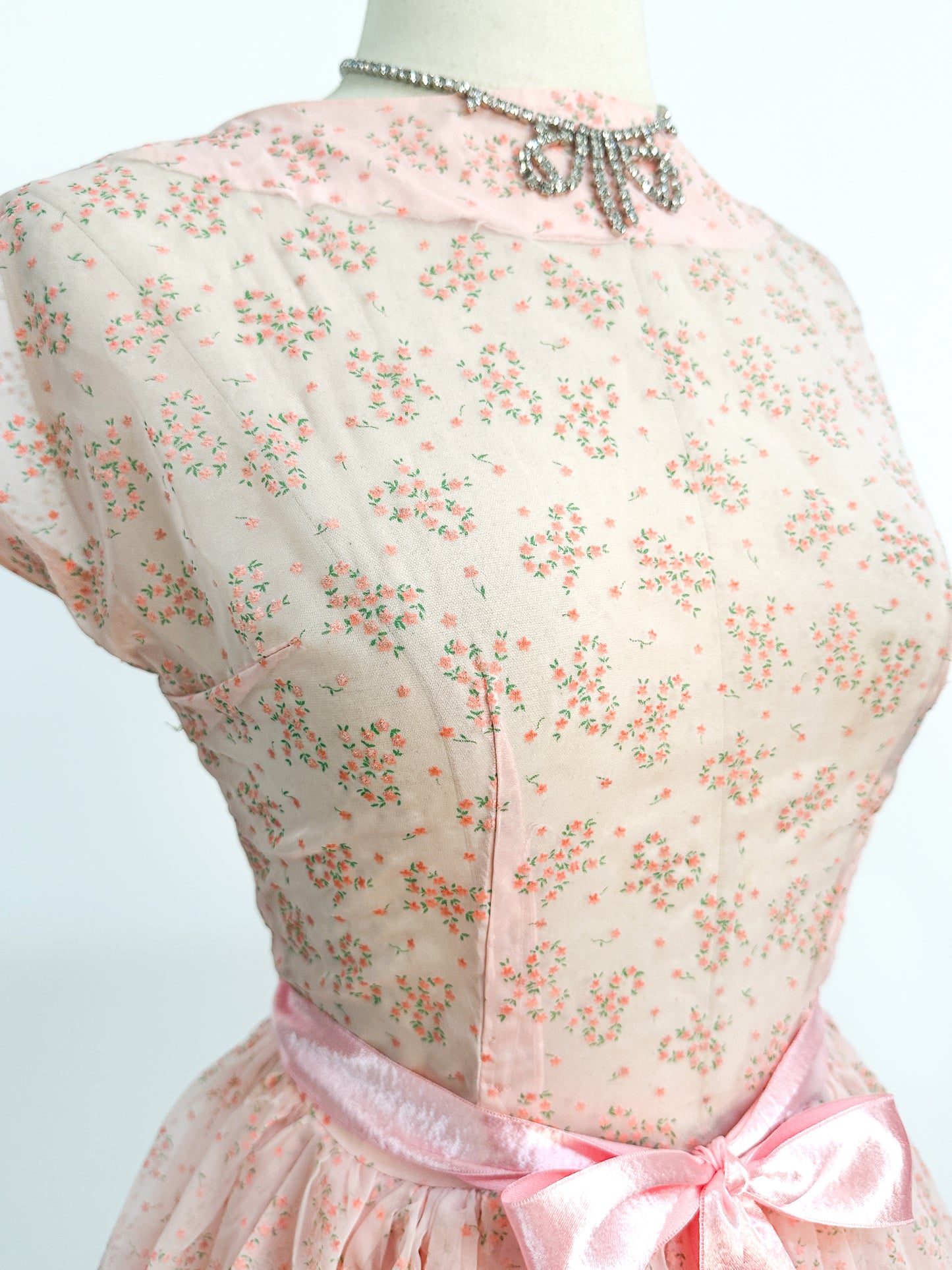 1950s Pretty in Peach Party Dress / Small