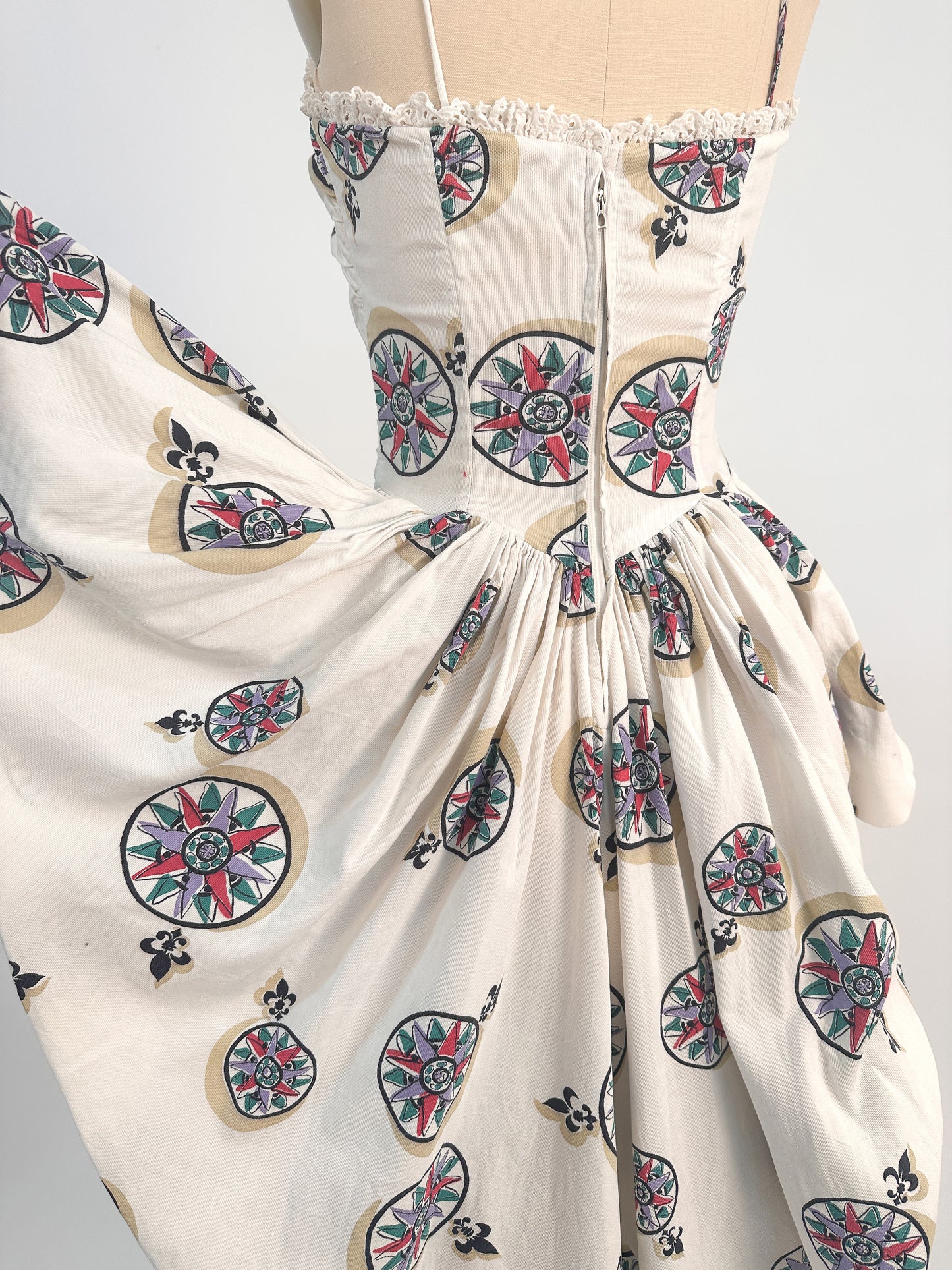 1940s White Cotton Novelty Print Dress / Waist 26