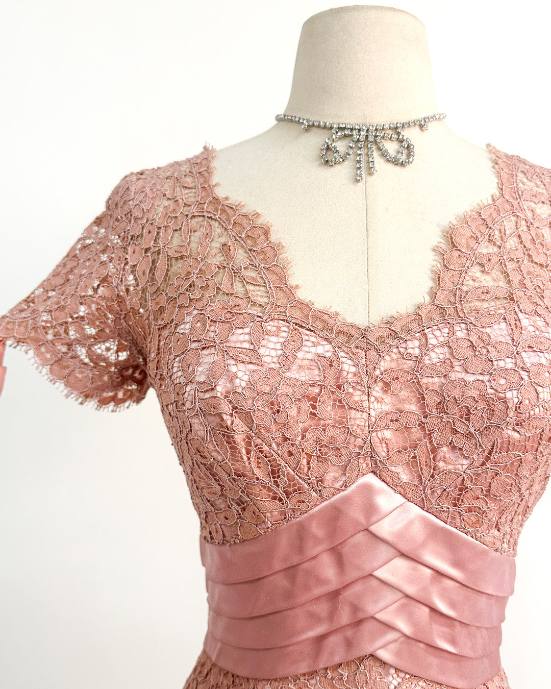 1950s Romantic Mauve Lace Evening Dress with Pink Satin Accents / Medium