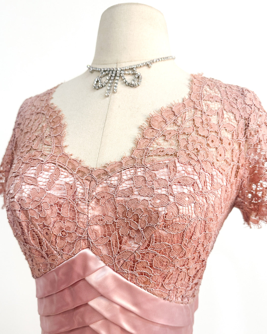 1950s Romantic Mauve Lace Evening Dress with Pink Satin Accents / Medium