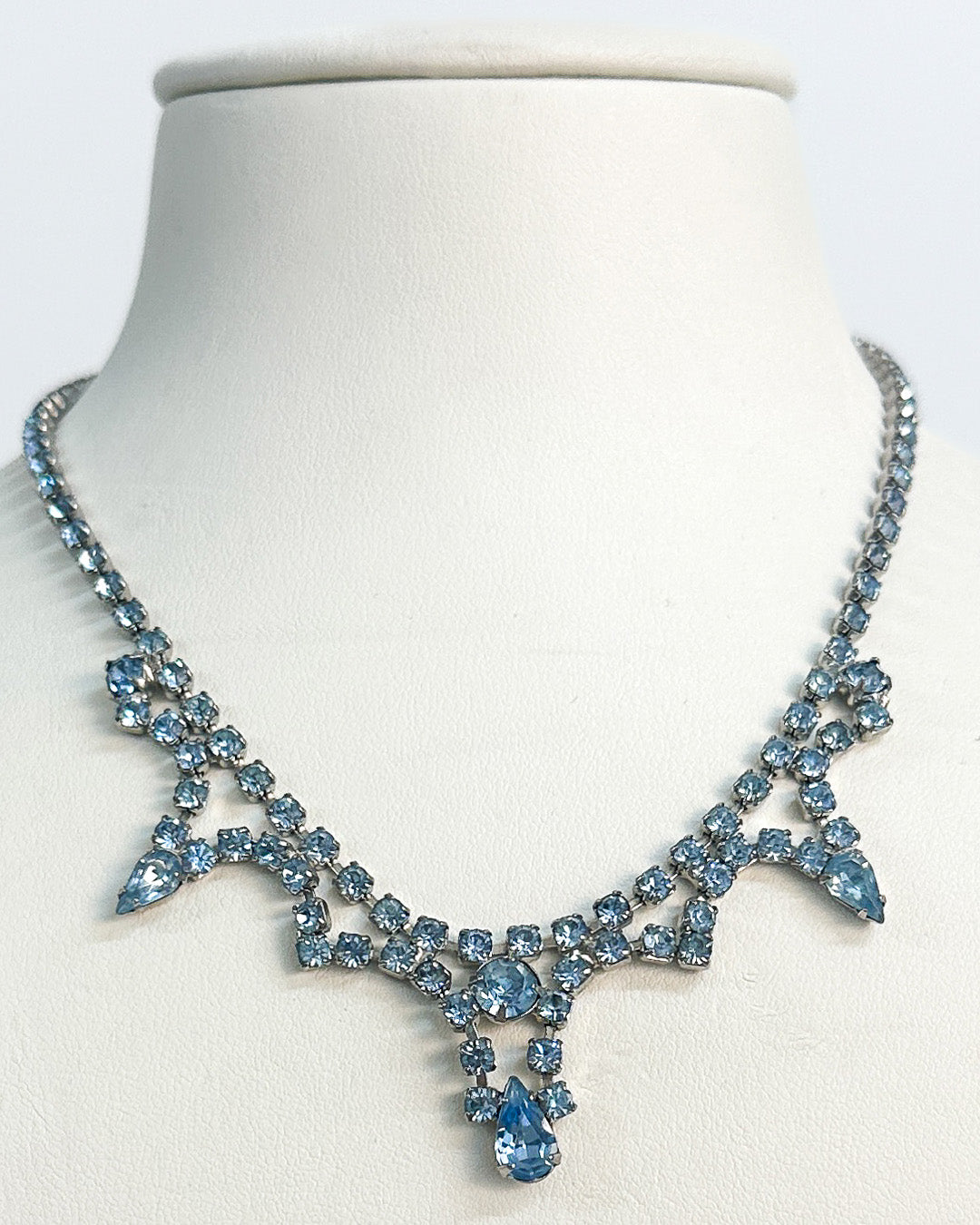 1940-50s Pale Blue Rhinestones Choker