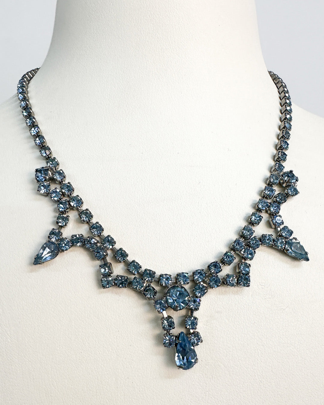 1940-50s Pale Blue Rhinestones Choker