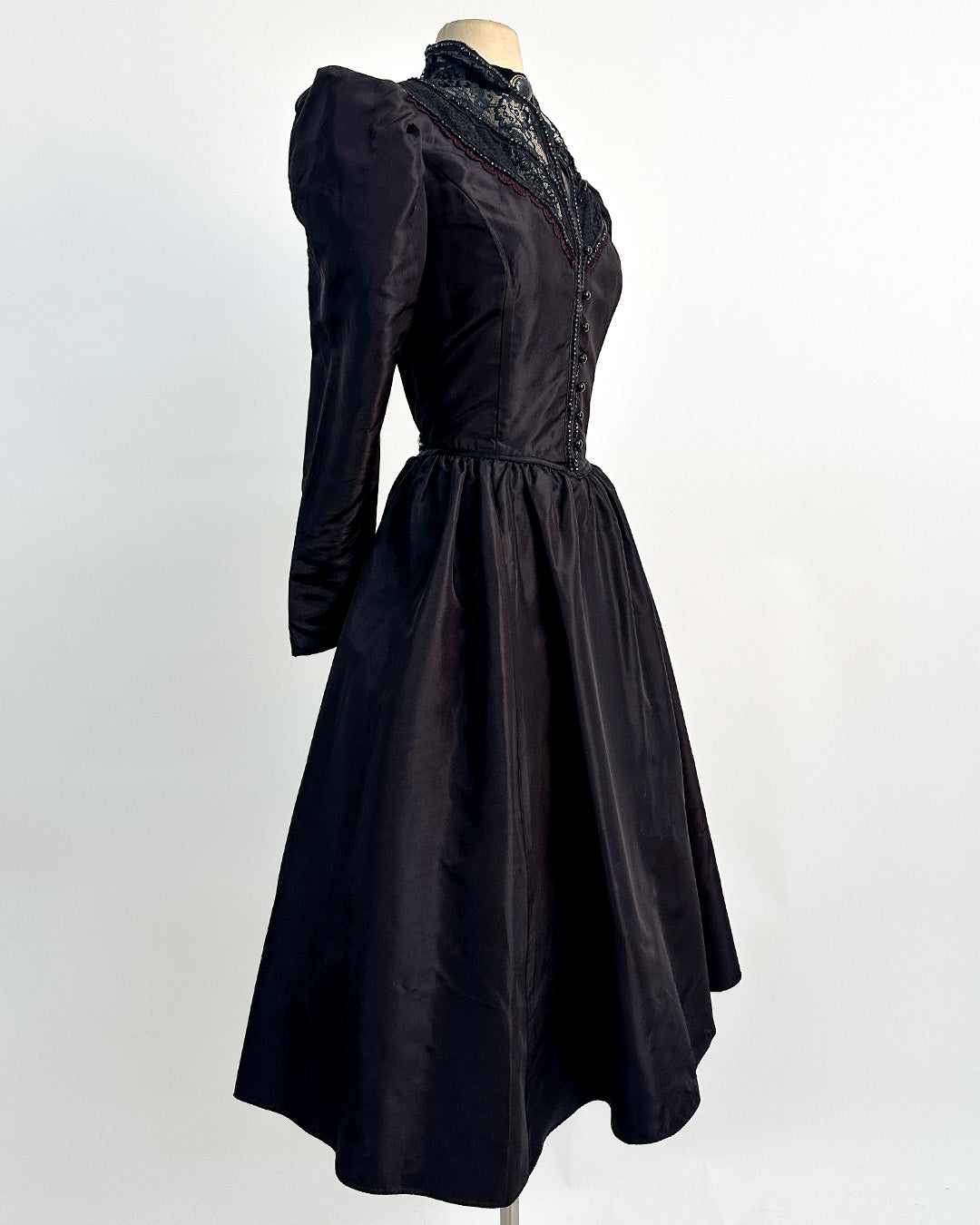 Rare 1970s Gunne Sax Witchy Black Taffeta Dress / Medium