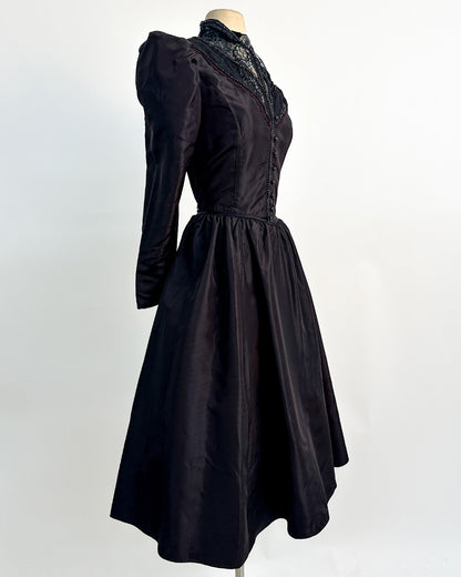 Rare 1970s Gunne Sax Witchy Black Taffeta Dress / Medium