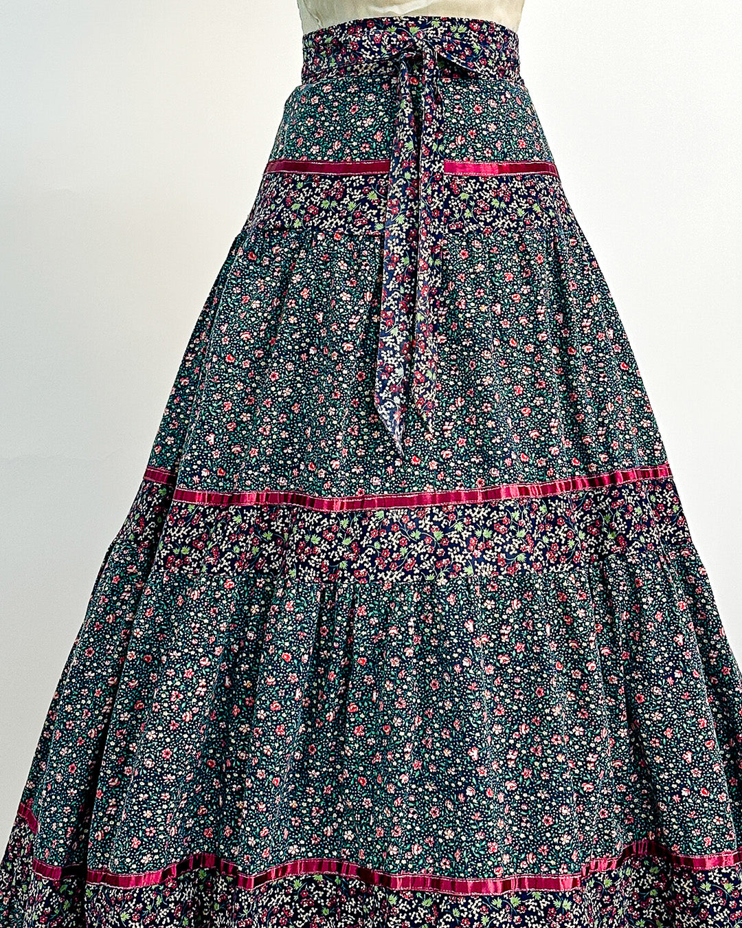 1970s 'The Enchanted Meadow' Gunne Sax Skirt / Medium