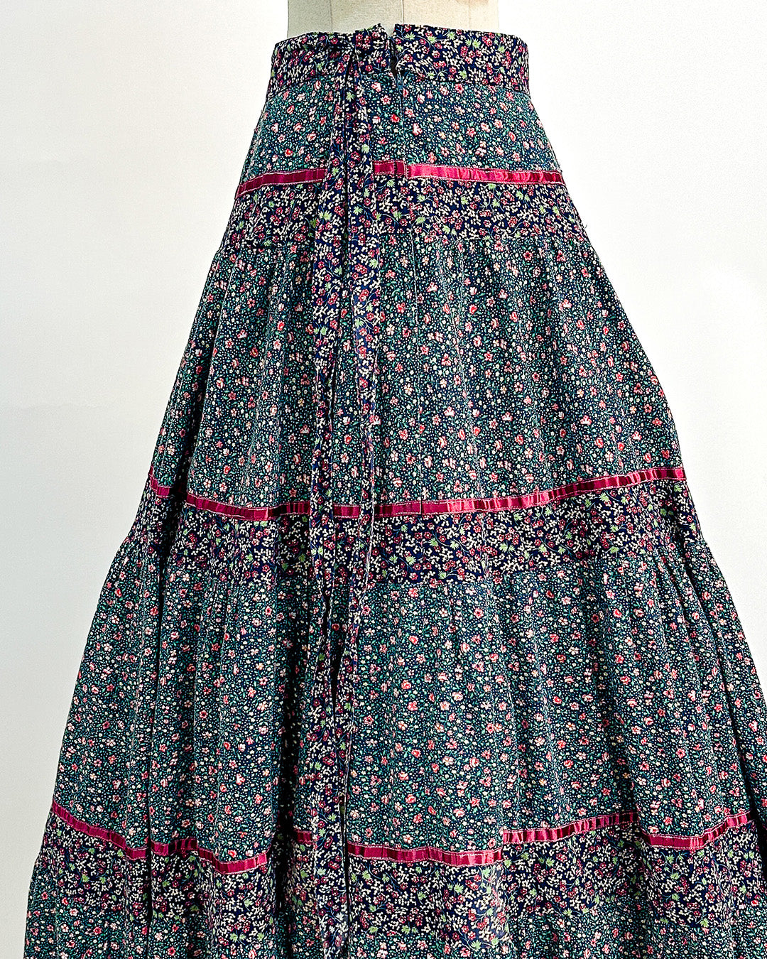1970s 'The Enchanted Meadow' Gunne Sax Skirt / Medium