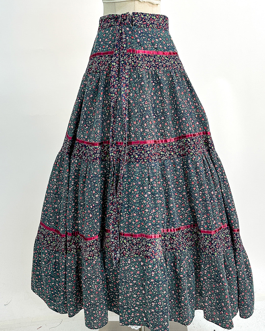 1970s 'The Enchanted Meadow' Gunne Sax Skirt / Medium