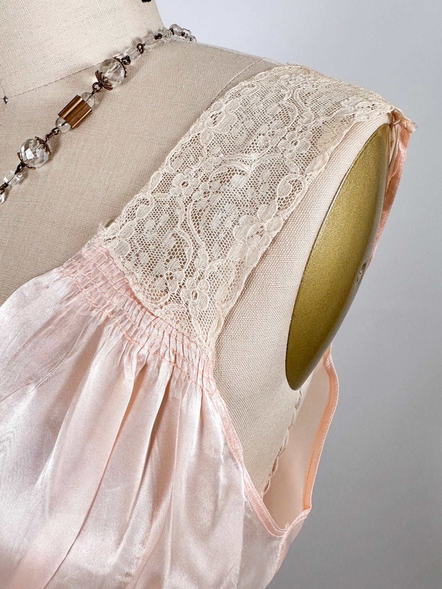 1930-40s Pale Pink Shimmering Nightgown with Lace / Waist 30