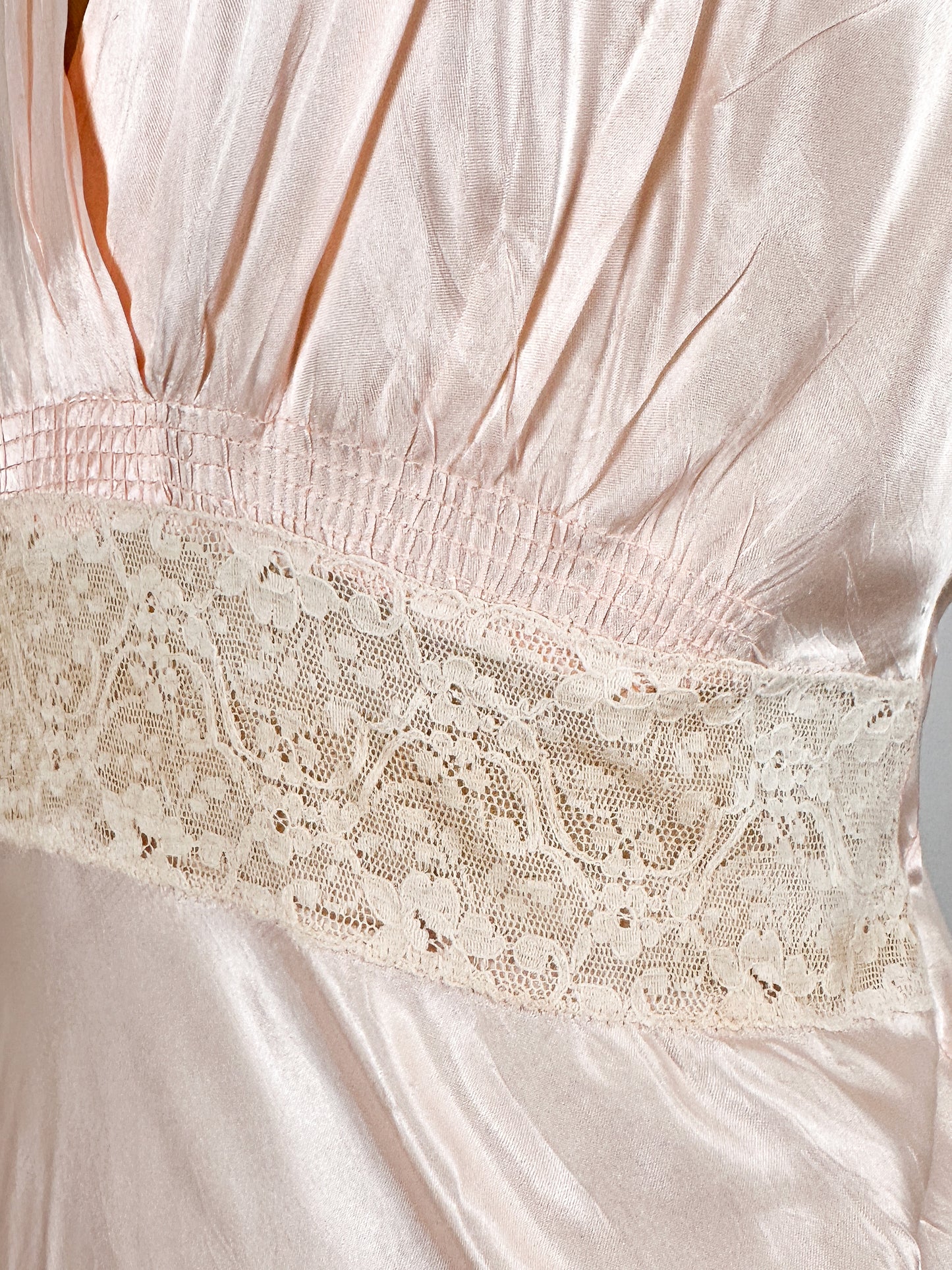 1930-40s Pale Pink Shimmering Nightgown with Lace / Waist 30