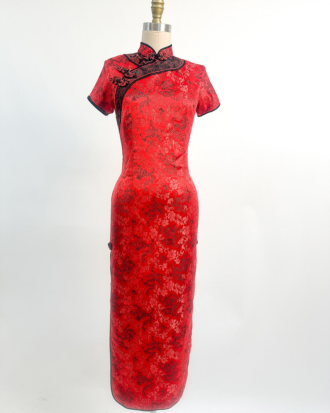 1970-80s 'The Dragon’s Shadow' Qipao / Medium