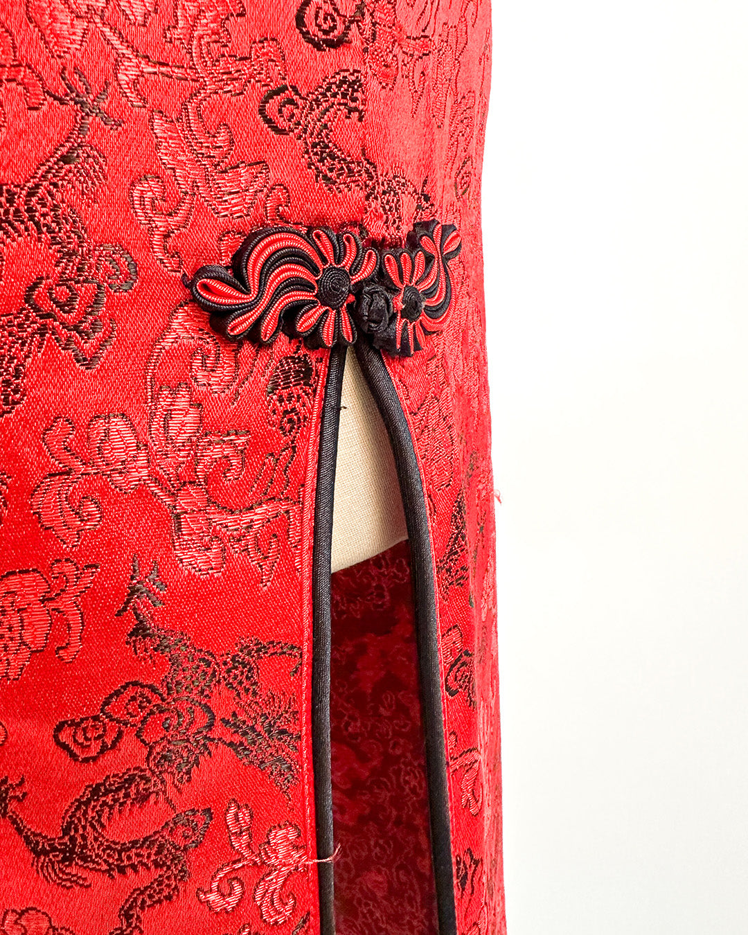 1970-80s 'The Dragon’s Shadow' Qipao / Medium