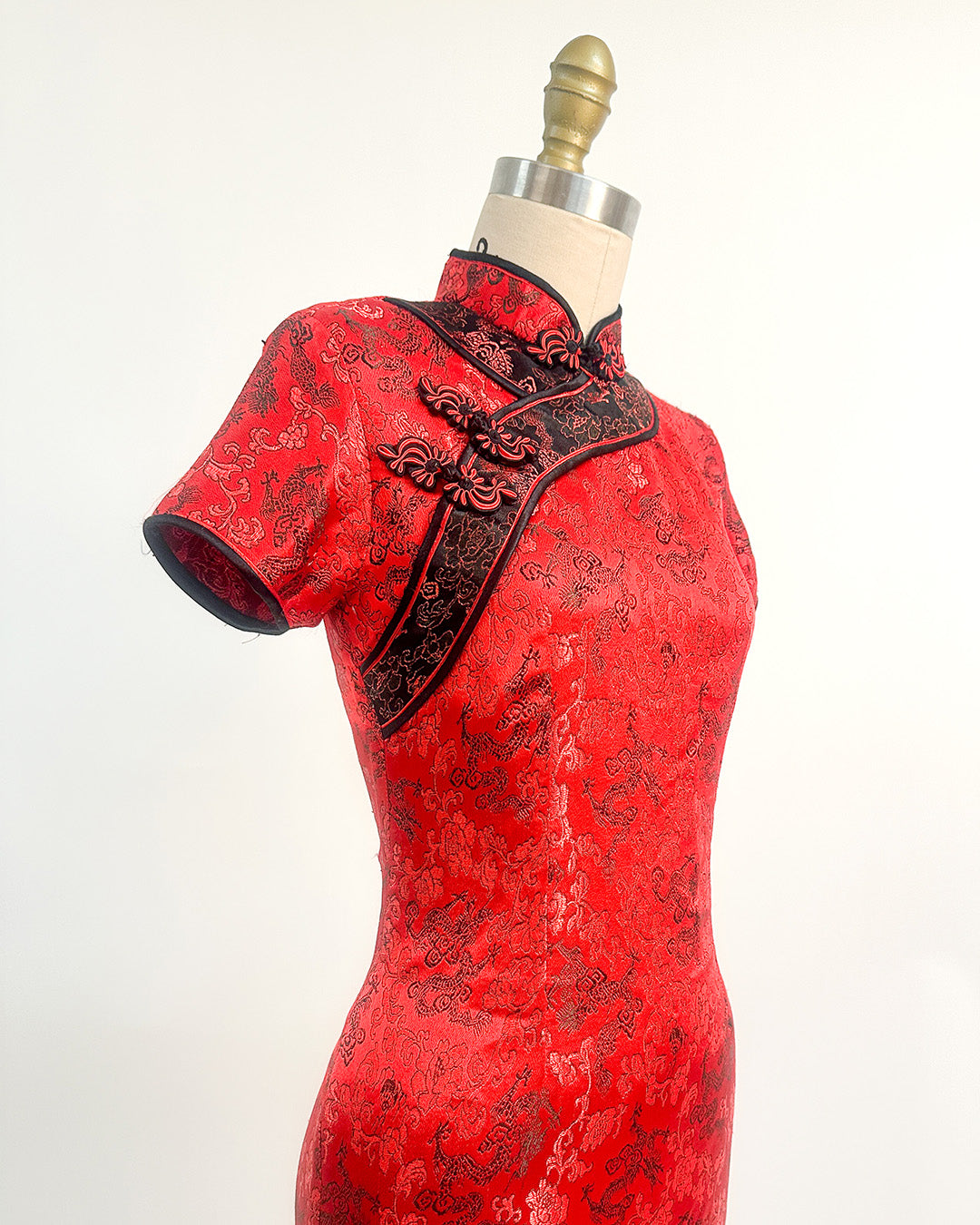 1970-80s 'The Dragon’s Shadow' Qipao / Medium