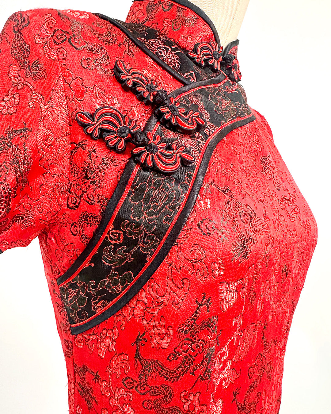 1970-80s 'The Dragon’s Shadow' Qipao / Medium