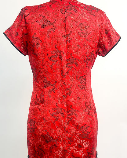 1970-80s 'The Dragon’s Shadow' Qipao / Medium