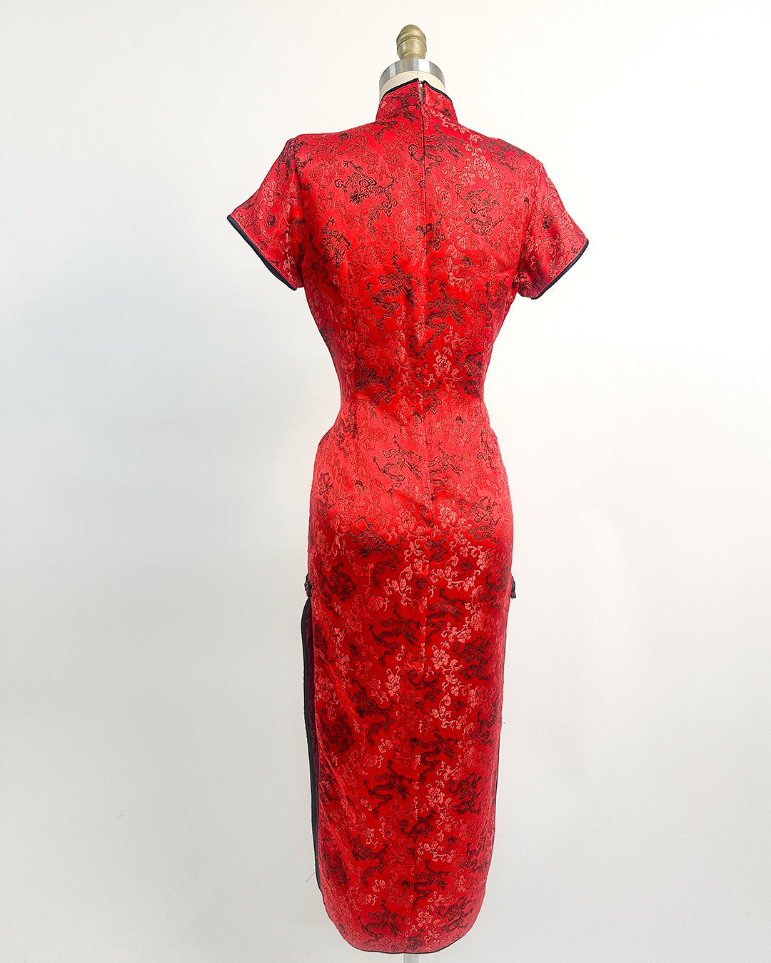 1970-80s 'The Dragon’s Shadow' Qipao / Medium