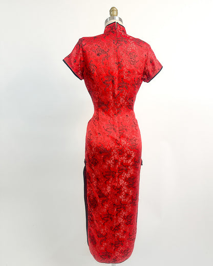 1970-80s 'The Dragon’s Shadow' Qipao / Medium