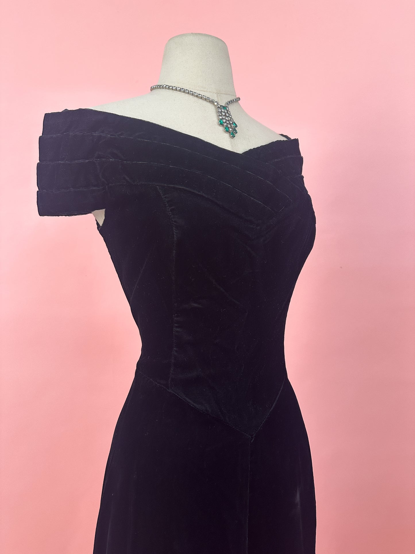 1980s does 1950s Fit & Flare Velvet Dress / Waist 28-32"