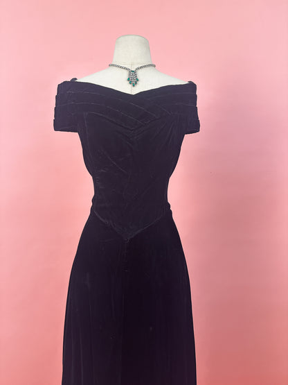 1980s does 1950s Fit & Flare Velvet Dress / Waist 28-32"