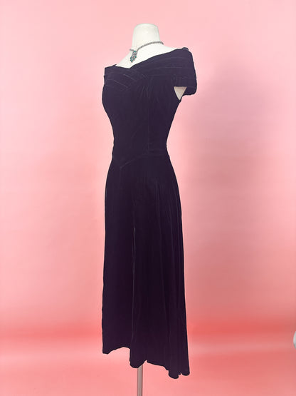 1980s does 1950s Fit & Flare Velvet Dress / Waist 28-32"