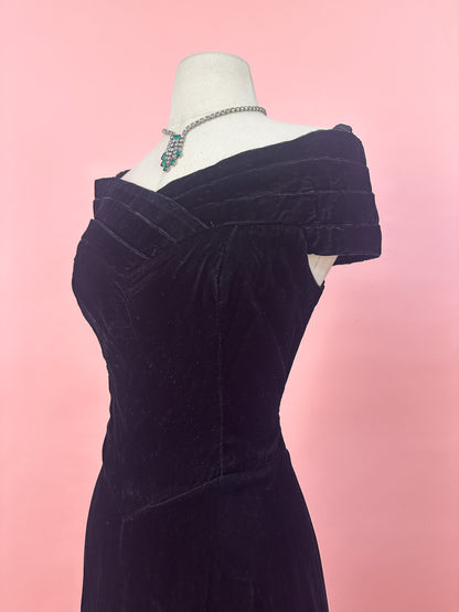 1980s does 1950s Fit & Flare Velvet Dress / Waist 28-32"