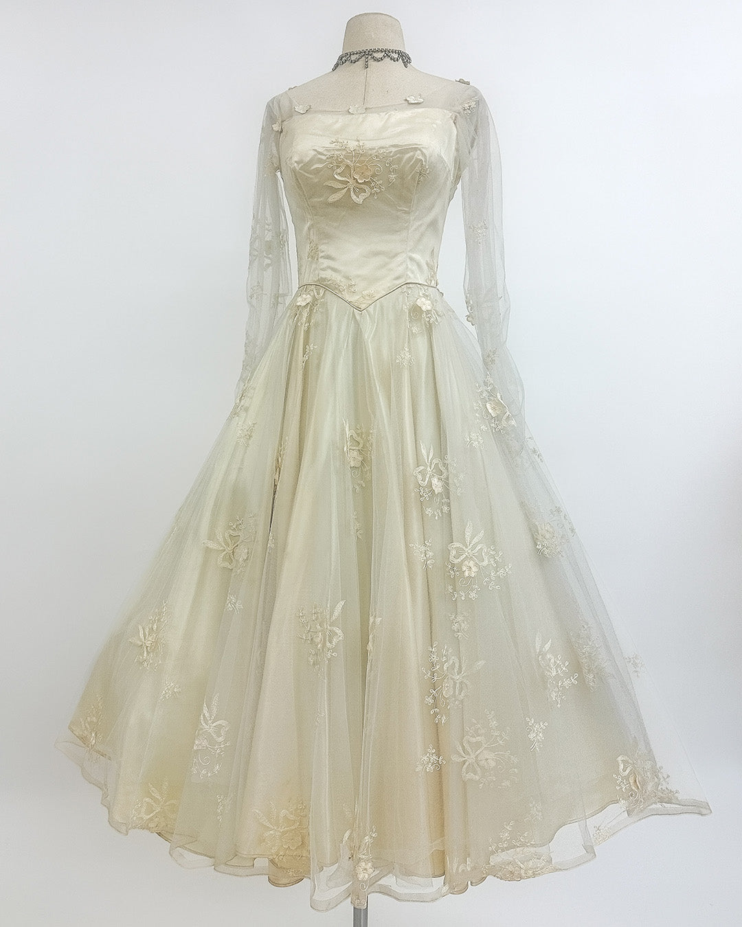 1950s 'The Bow Bridge Bouquet' Wedding Dress
