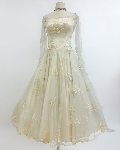 1950s 'The Bow Bridge Bouquet' Wedding Dress