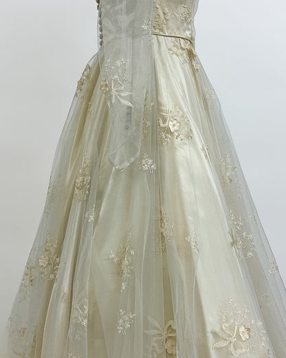 1950s 'The Bow Bridge Bouquet' Wedding Dress