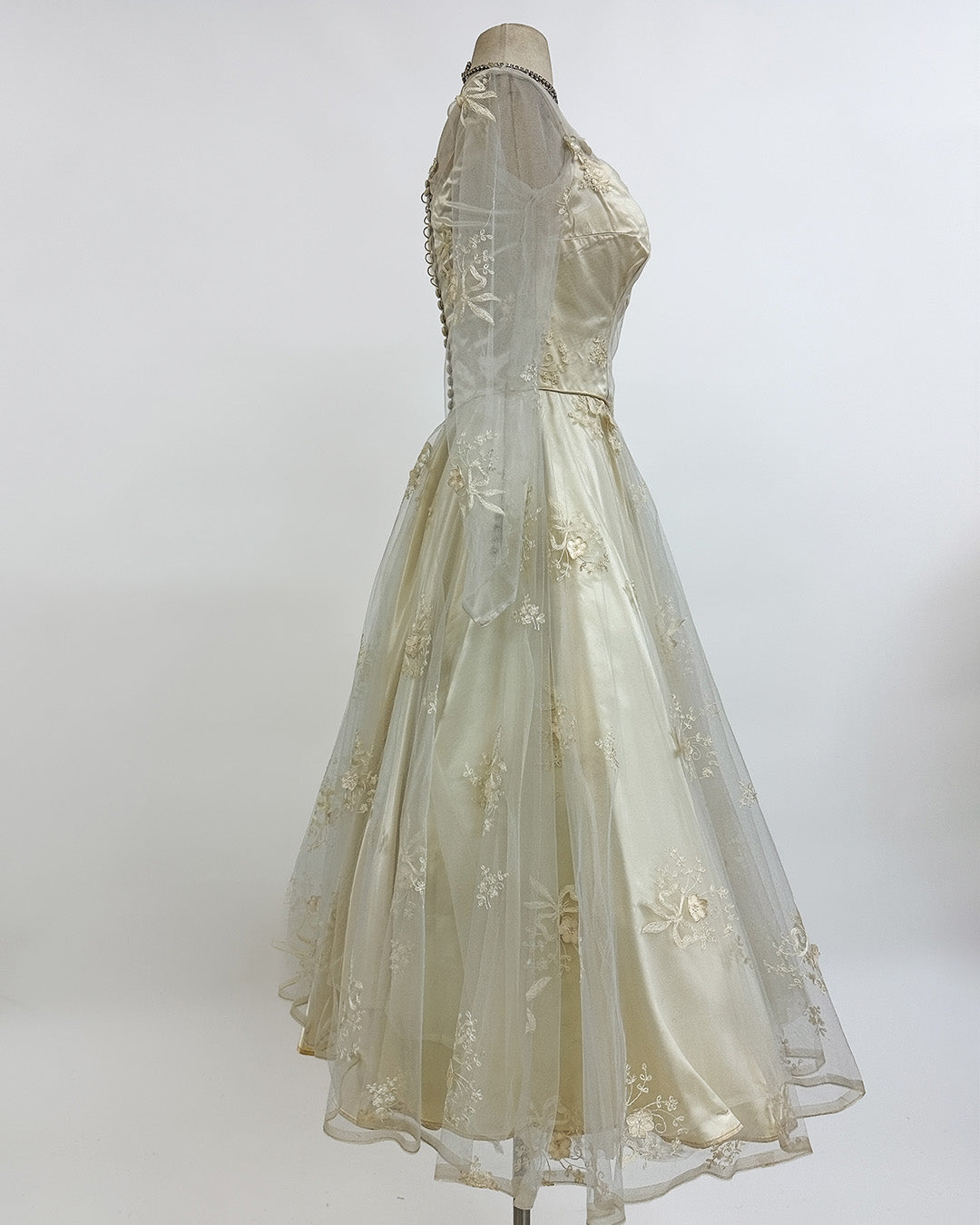 1950s 'The Bow Bridge Bouquet' Wedding Dress
