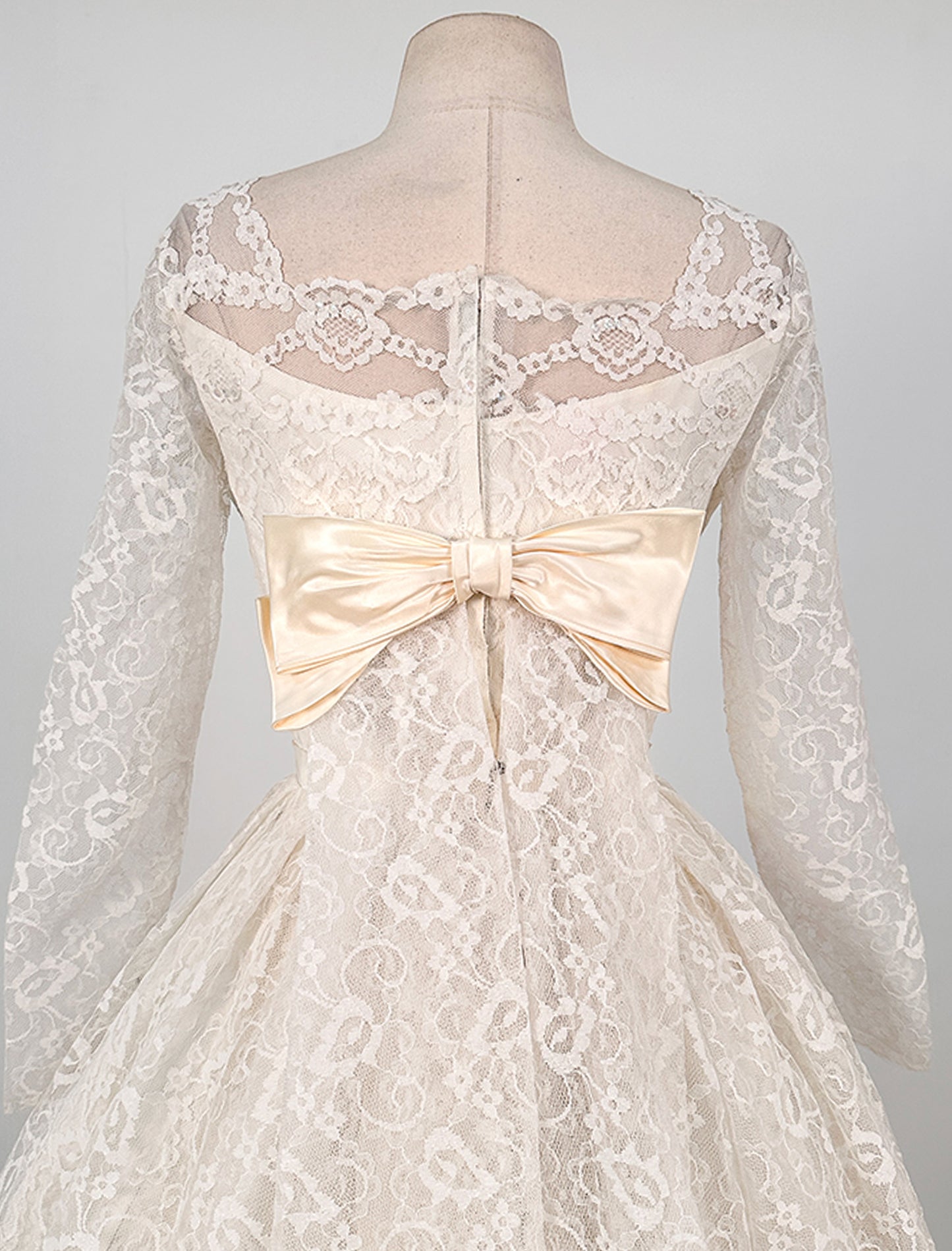 1950s Full Lace Wedding Gown with Watteau Train and Bows / Waist 26