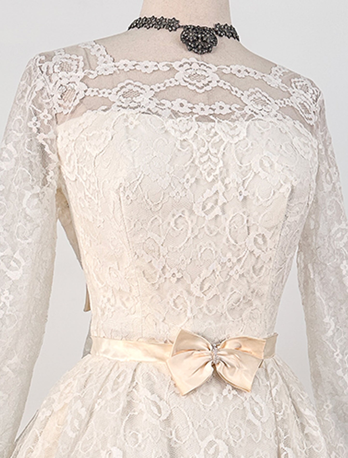 1950s Full Lace Wedding Gown with Watteau Train and Bows / Waist 26