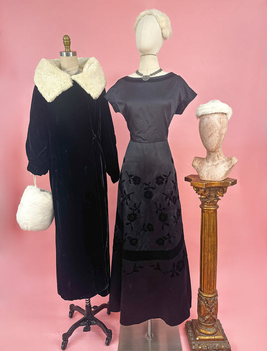 1920-30s Velvet Coat with White Ermine Fur Collar / Waist up to 34"