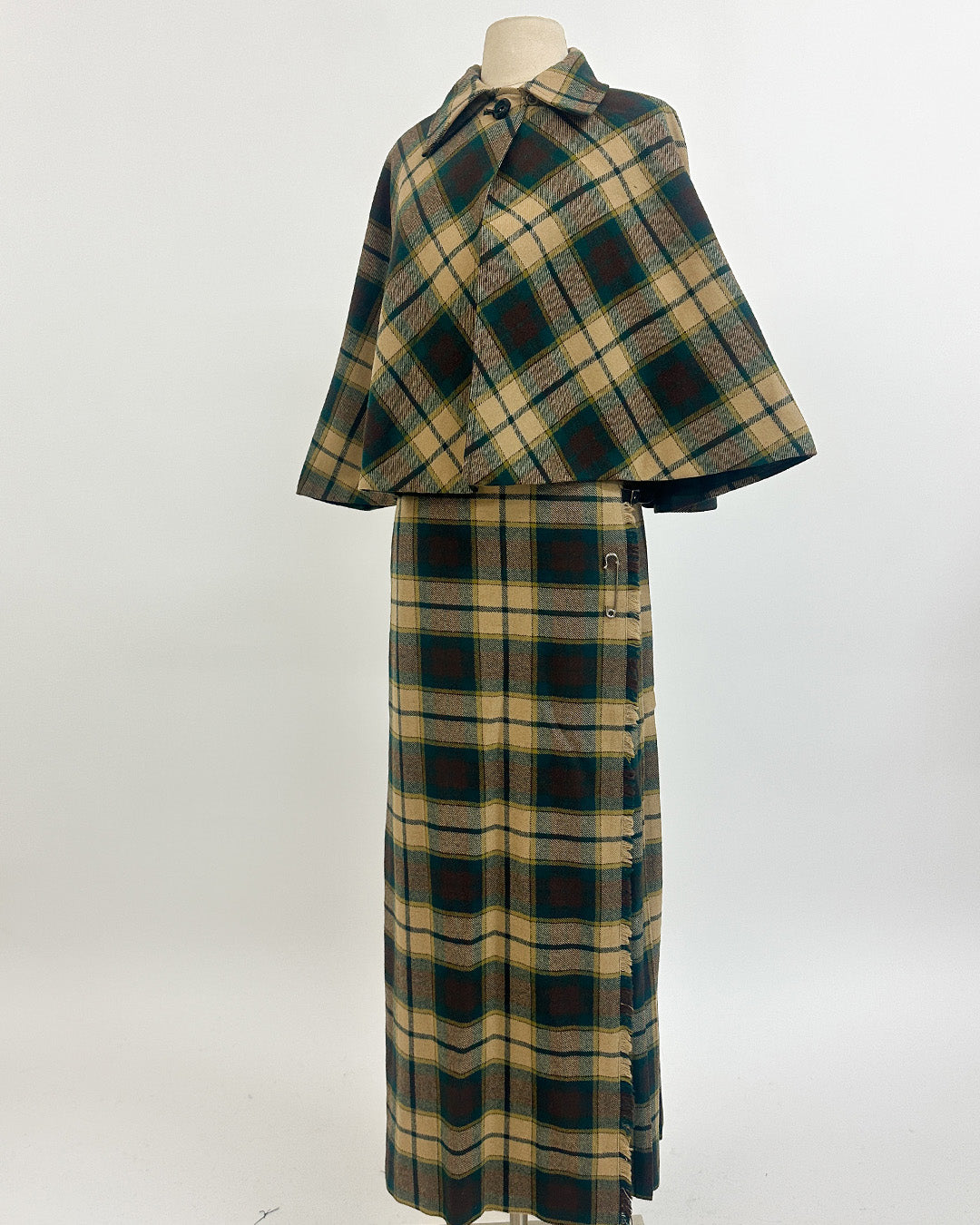 1960-70s 'The Central Park Highland' Skit and Cape Set