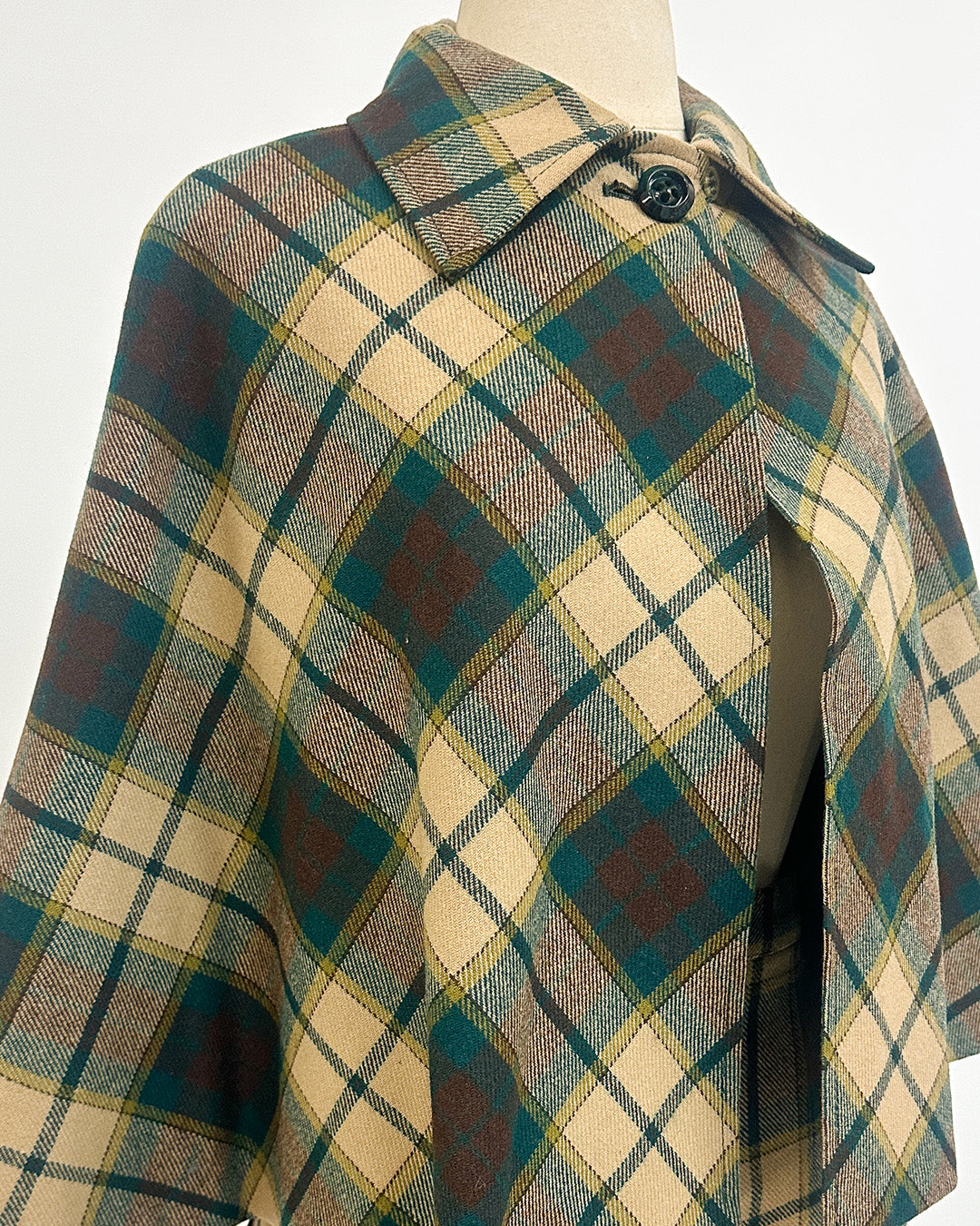 1960-70s 'The Central Park Highland' Skit and Cape Set