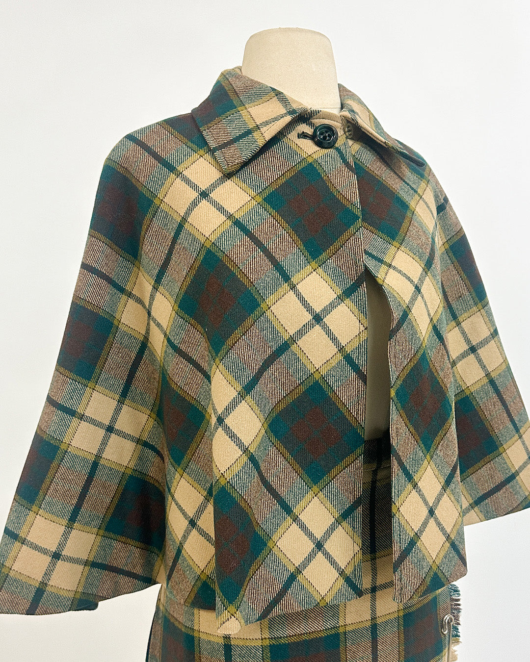 1960-70s 'The Central Park Highland' Skit and Cape Set