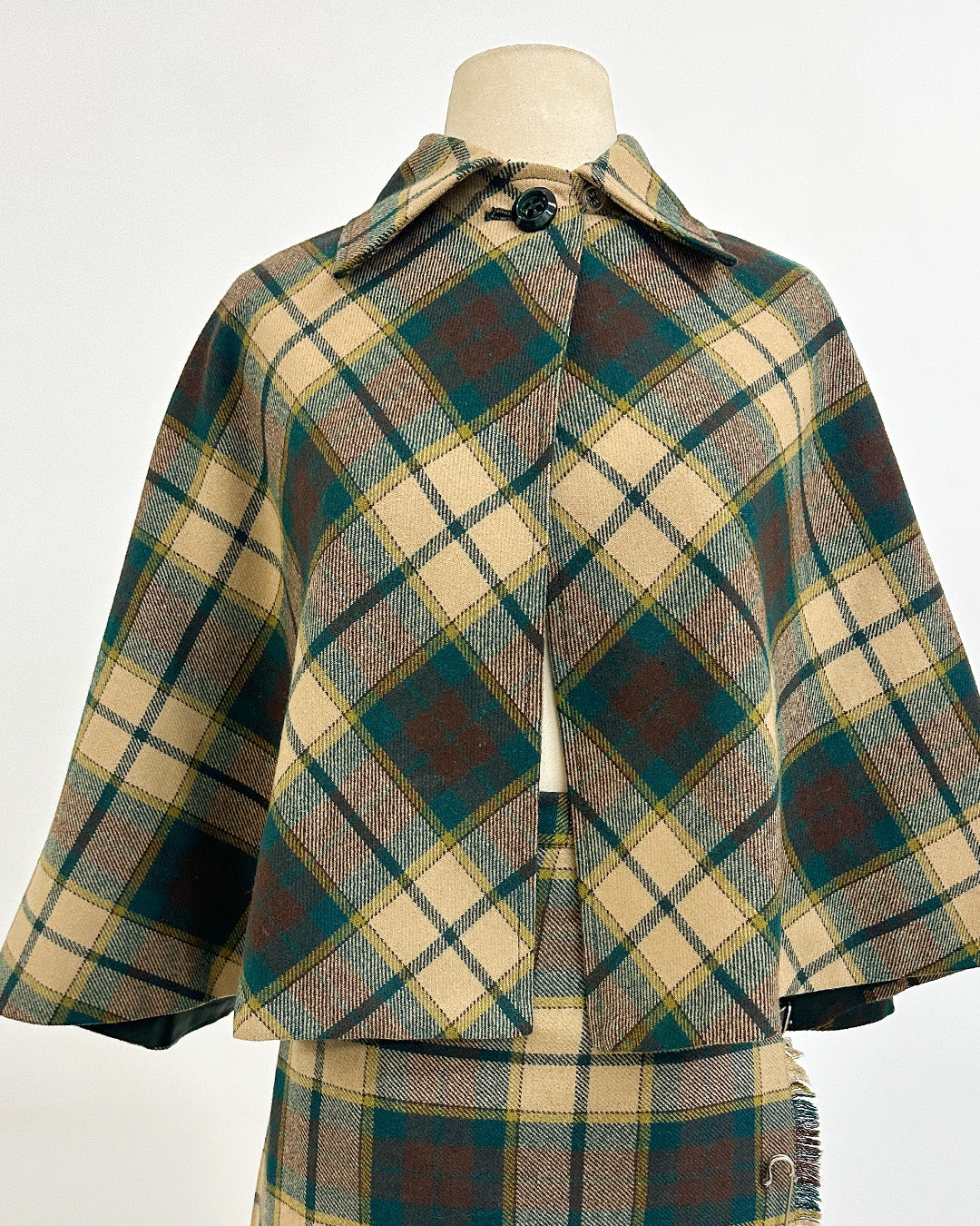 1960-70s 'The Central Park Highland' Skit and Cape Set