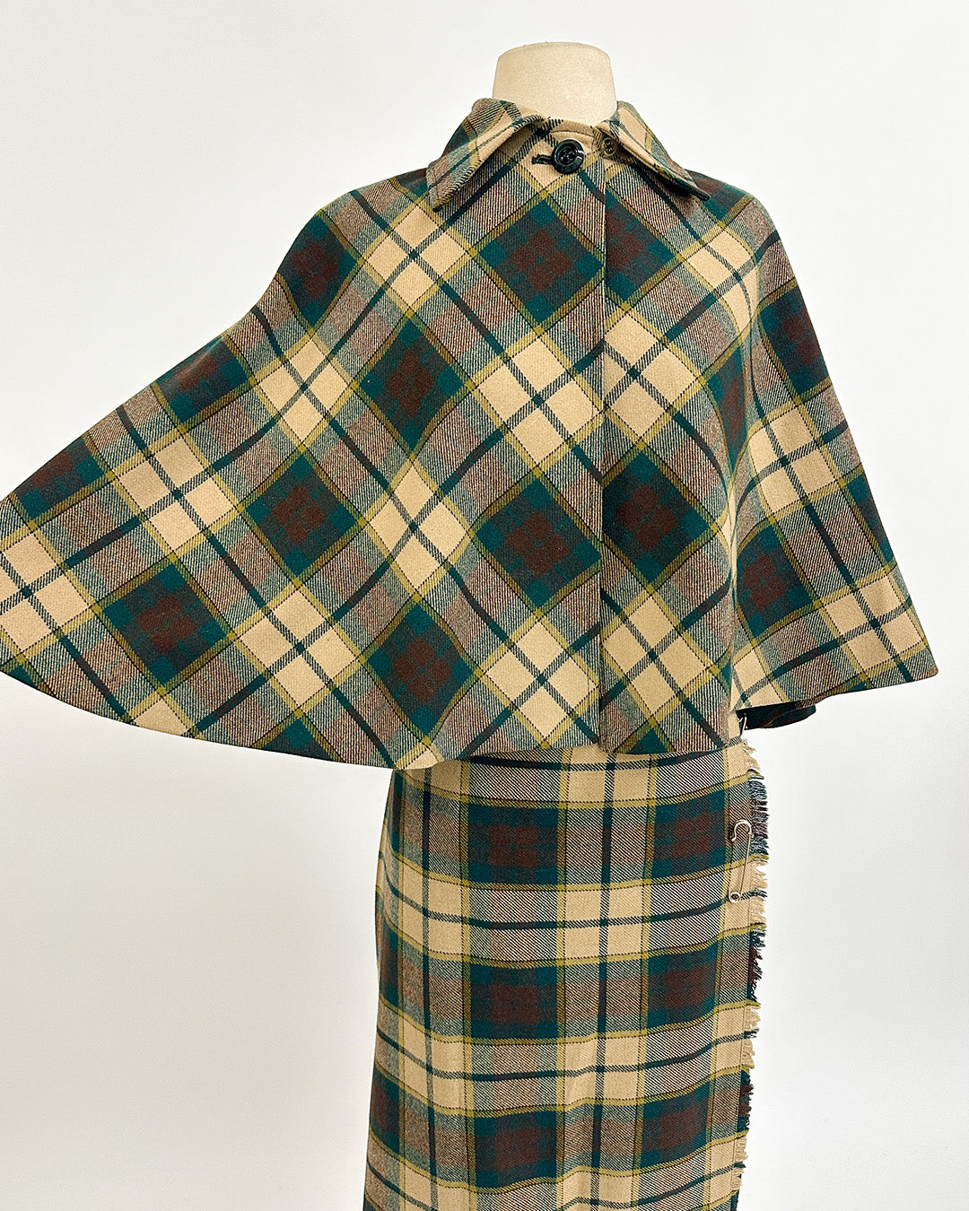 1960-70s 'The Central Park Highland' Skit and Cape Set