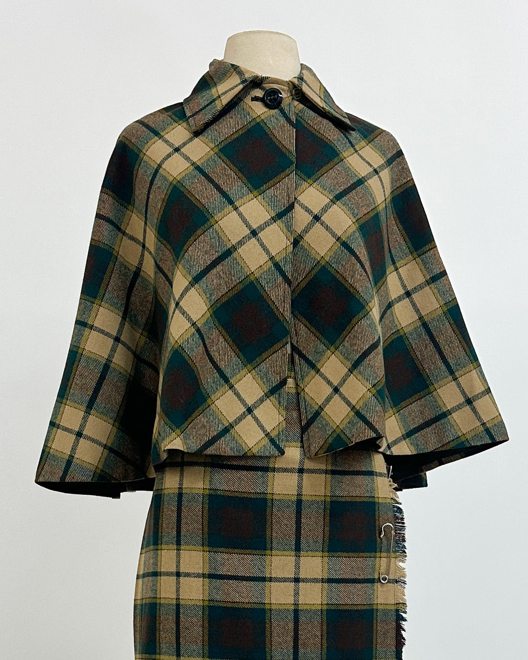 1960-70s 'The Central Park Highland' Skit and Cape Set