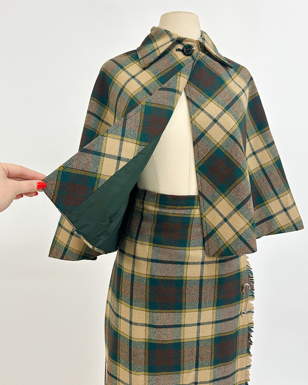 1960-70s 'The Central Park Highland' Skit and Cape Set