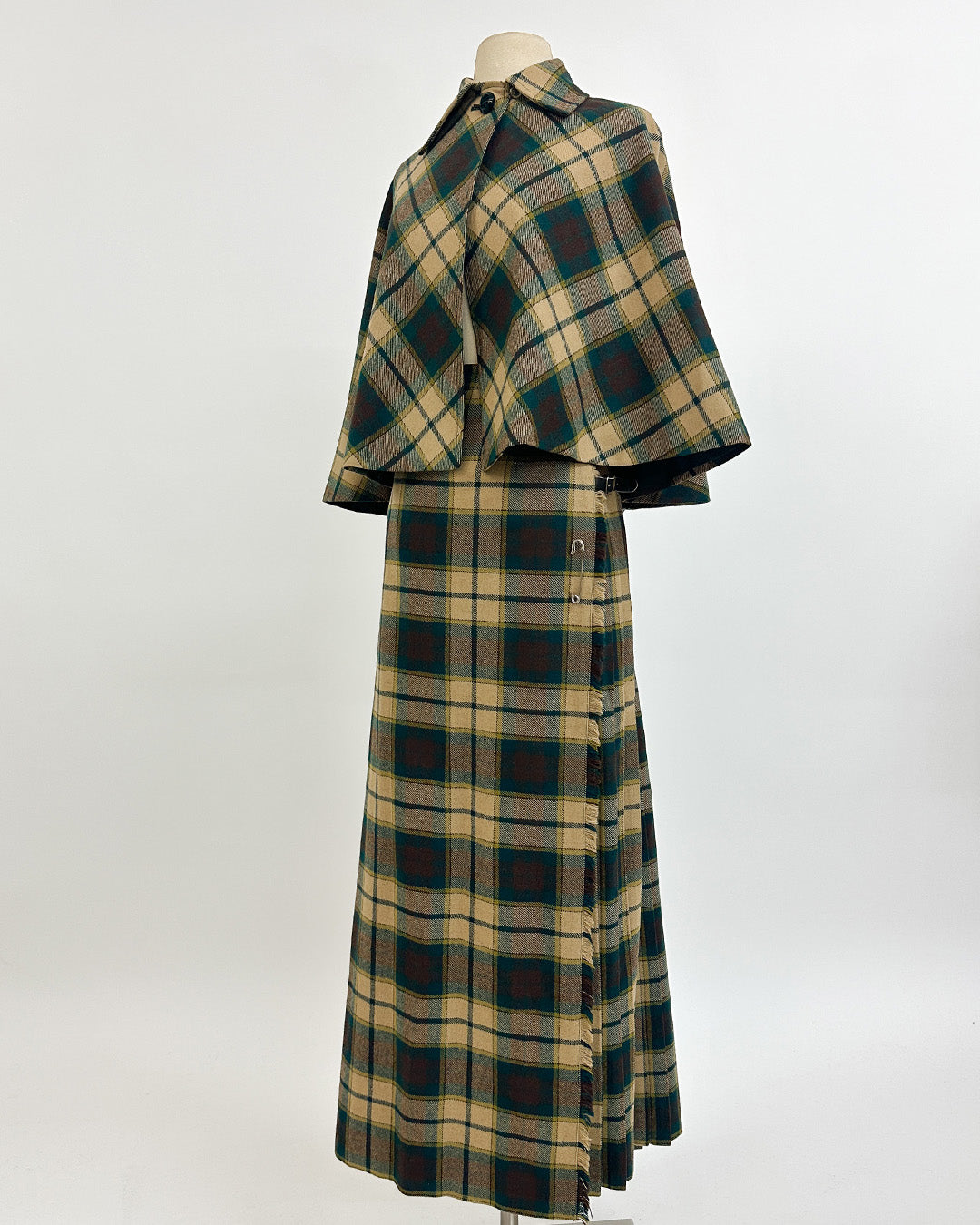 1960-70s 'The Central Park Highland' Skit and Cape Set