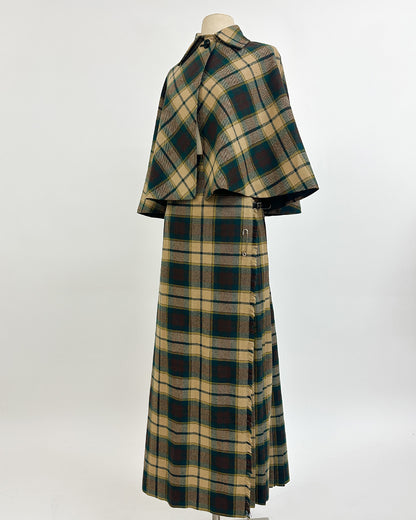 1960-70s 'The Central Park Highland' Skit and Cape Set